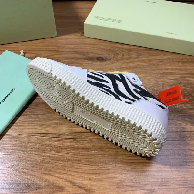 Off-White Jaune Perforé Cuir Bout Zébré Côté Panneau Style de vie Sneakers 2