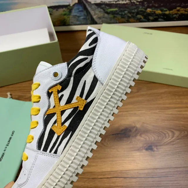 Off-White Jaune Perforé Cuir Bout Zébré Côté Panneau Style de vie Sneakers 3