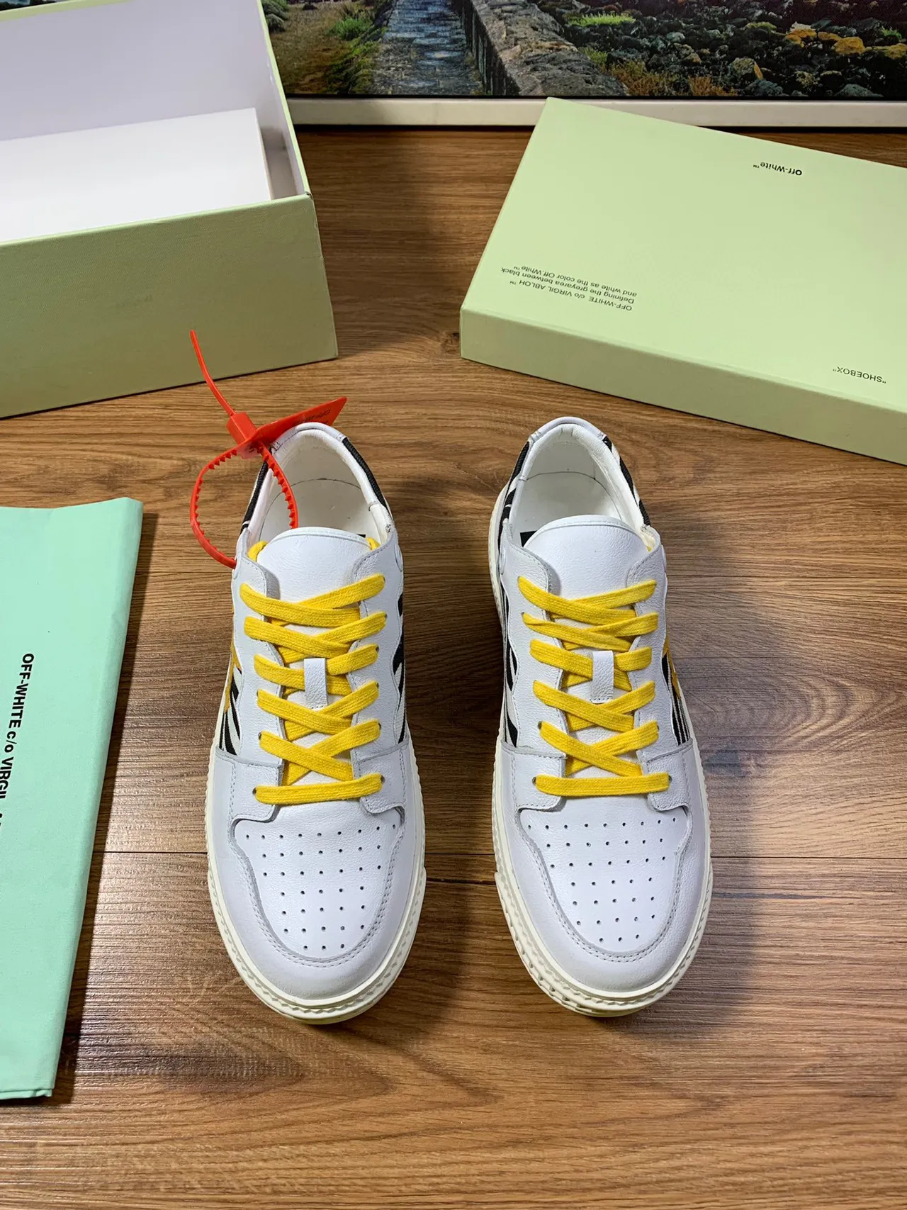 Off-White Jaune Perforé Cuir Bout Zébré Côté Panneau Style de vie Sneakers 9