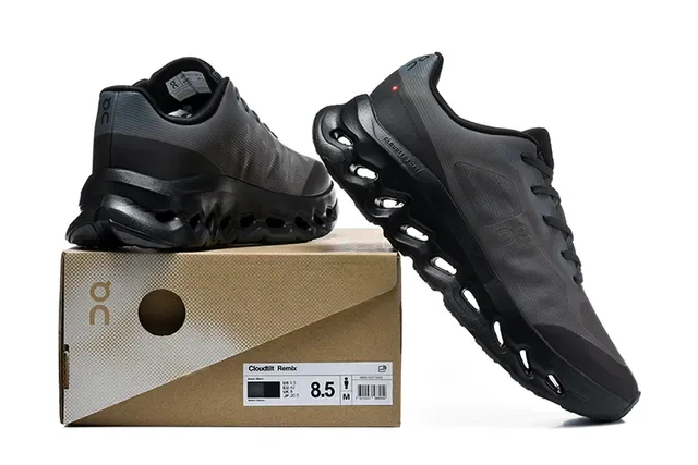 On Tênis Corrida Preto Branco Malha Engineered Superior Aberto Hexagonal CloudTec Pods 8