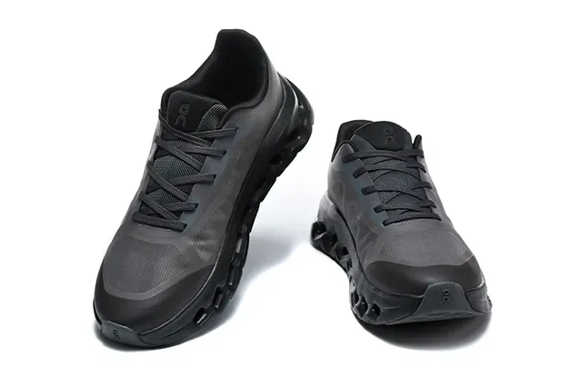 On Tênis Corrida Preto Branco Malha Engineered Superior Aberto Hexagonal CloudTec Pods 10