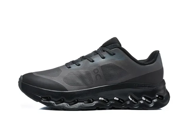 On Tênis Corrida Preto Branco Malha Engineered Superior Aberto Hexagonal CloudTec Pods 11