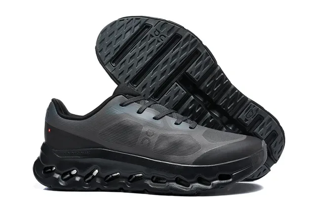 On Tênis Corrida Preto Branco Malha Engineered Superior Aberto Hexagonal CloudTec Pods 13