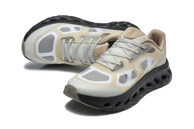 On Tênis Corrida Preto Branco Malha Engineered Superior Aberto Hexagonal CloudTec Pods 18