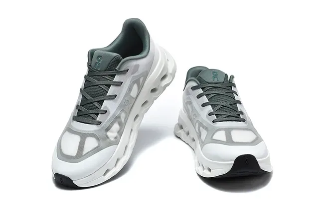 On Tênis Corrida Preto Branco Malha Engineered Superior Aberto Hexagonal CloudTec Pods 22
