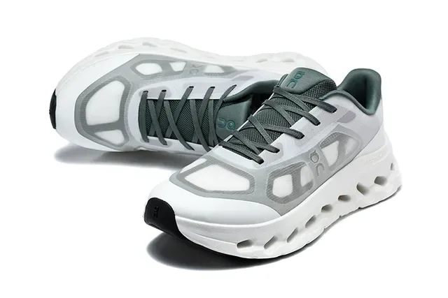 On Tênis Corrida Preto Branco Malha Engineered Superior Aberto Hexagonal CloudTec Pods 24