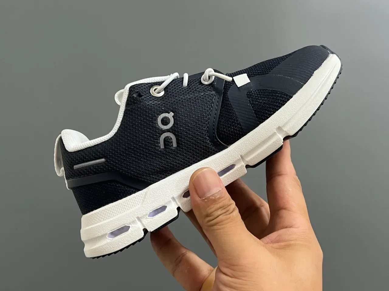On tênis lifestyle azul branco de baixa com malha 20