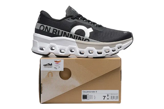 On Cloudmonster Chaussures de course Noir Blanc Gris 2