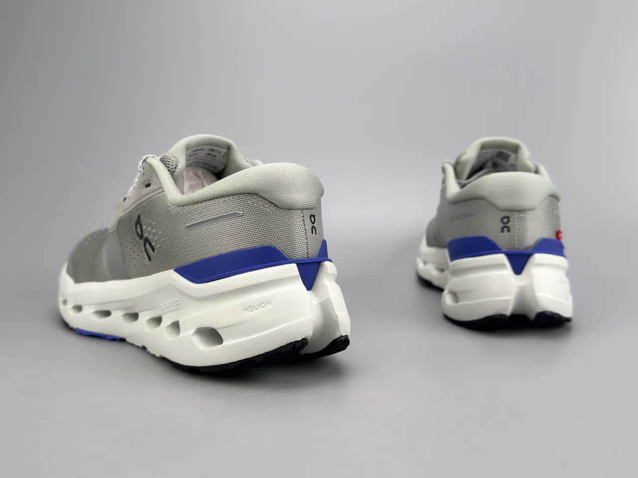 On Cloudmonster Chaussures de course grises et bleues 2
