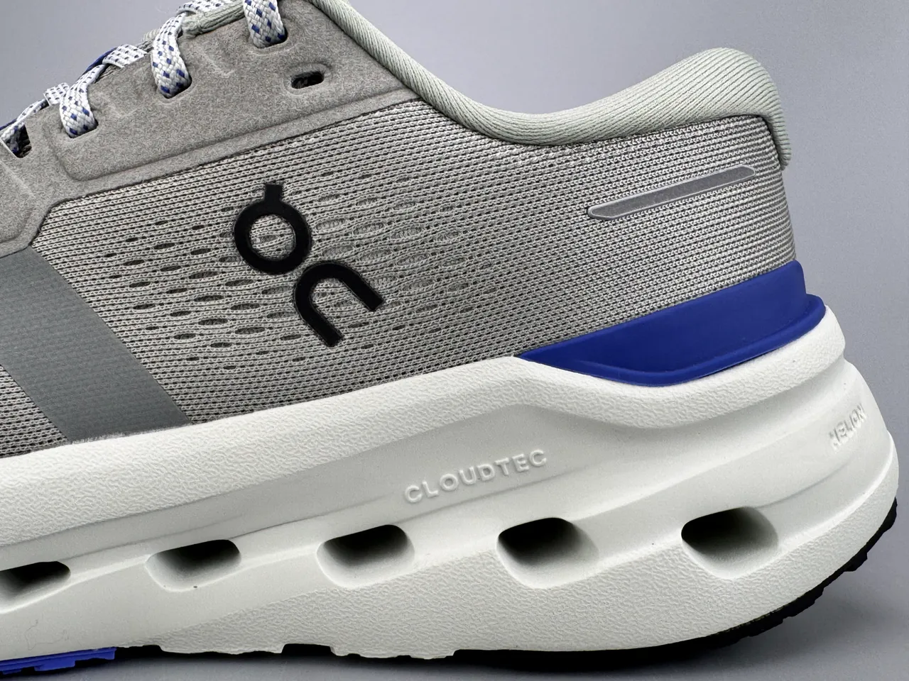 On Cloudmonster Chaussures de course grises et bleues 3