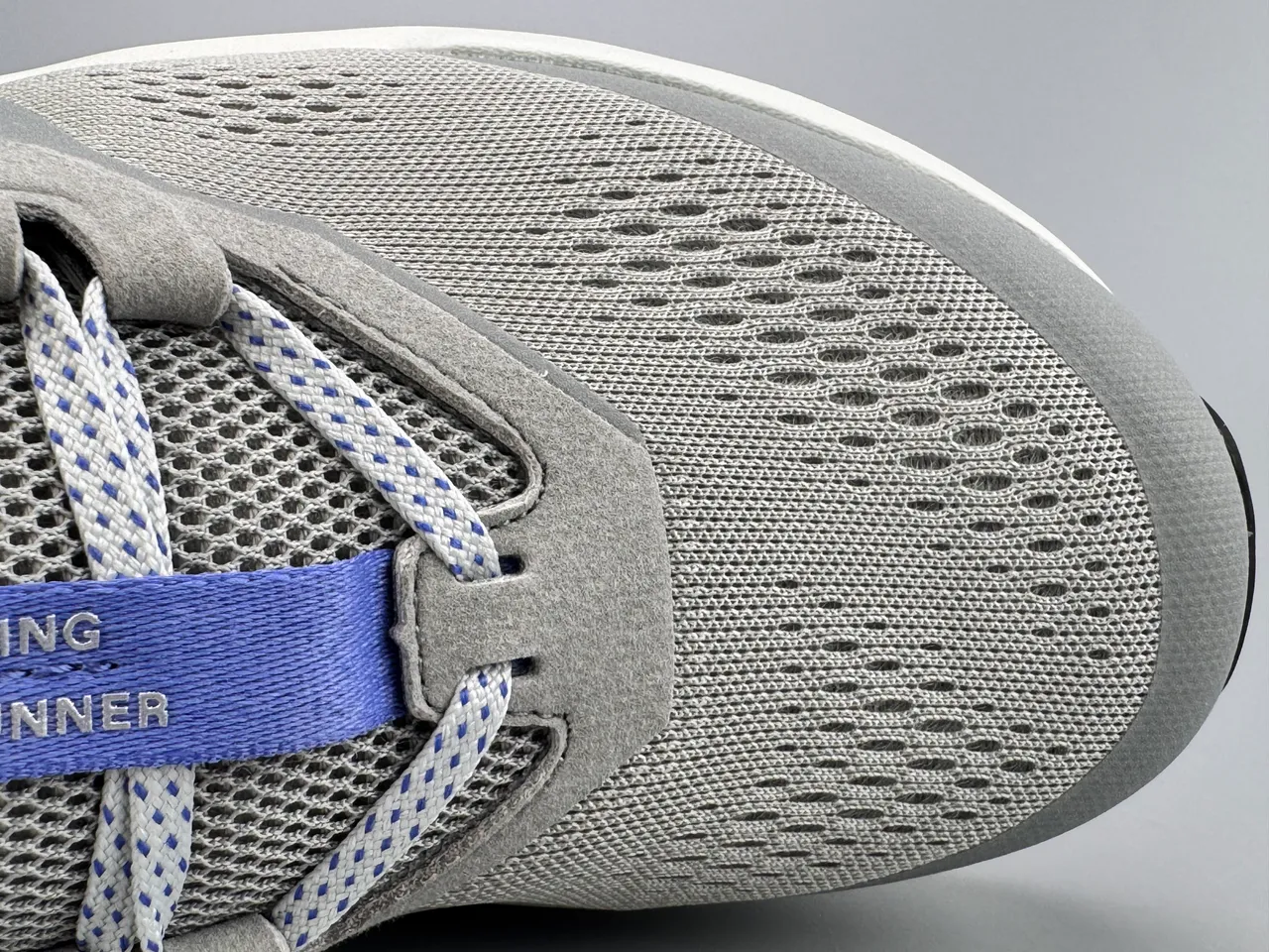 On Cloudmonster Chaussures de course grises et bleues 4