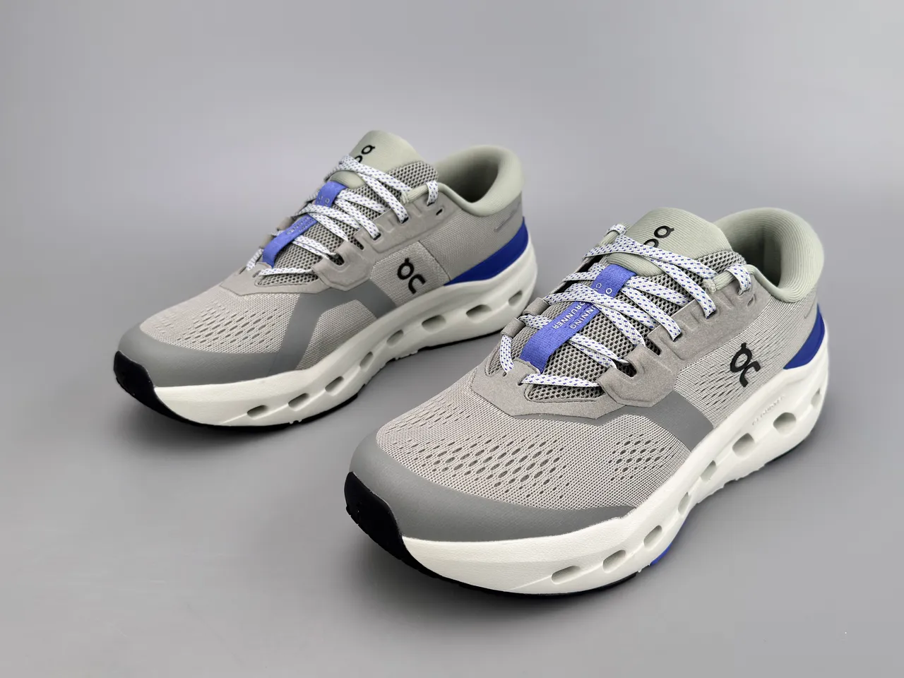 On Cloudmonster Chaussures de course grises et bleues 7