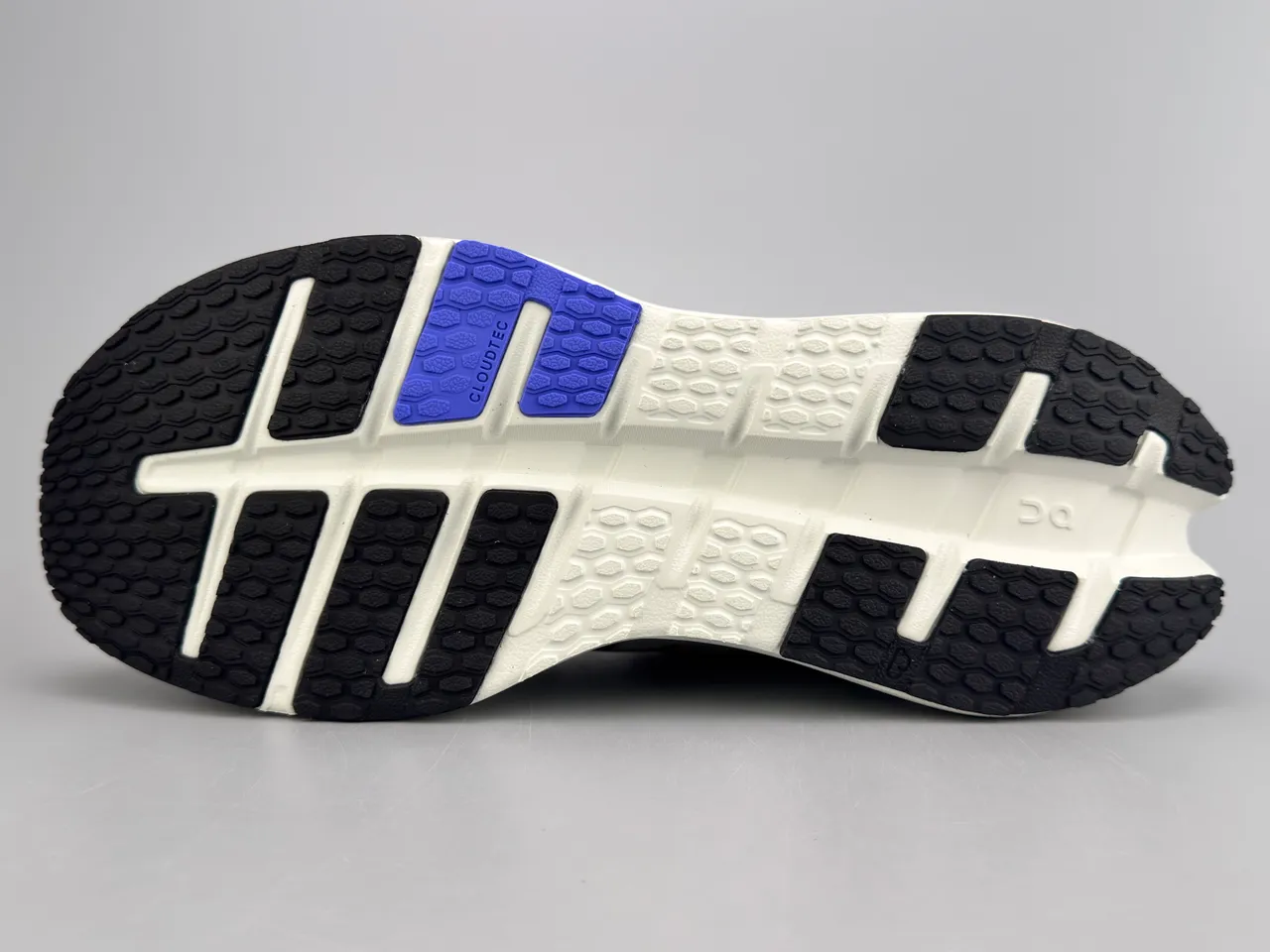On Cloudmonster Chaussures de course grises et bleues 8