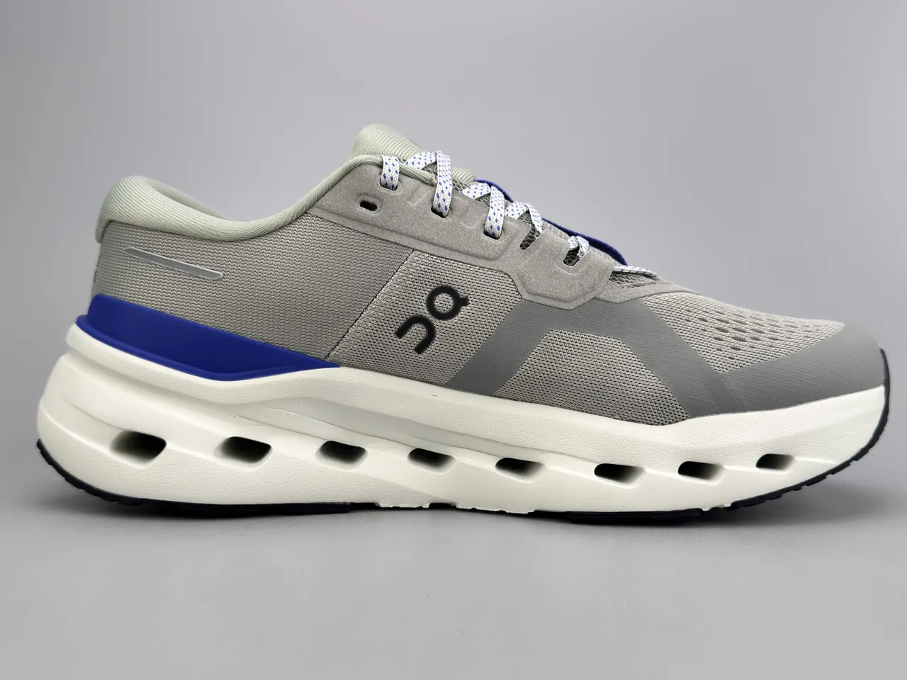 On Cloudmonster Chaussures de course grises et bleues 10