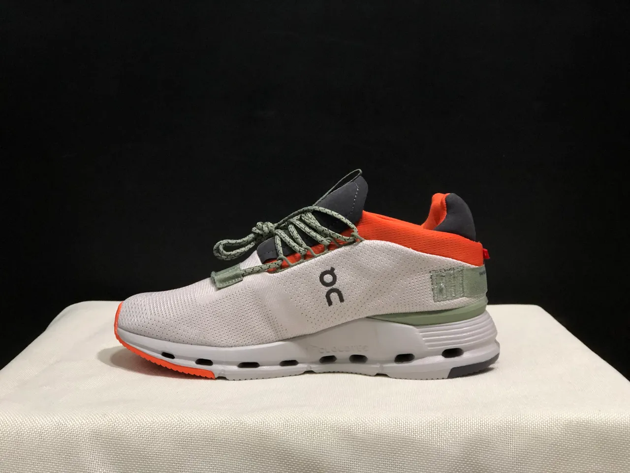 On Cloudmonster White Orange Gray chaussures lifestyle 4