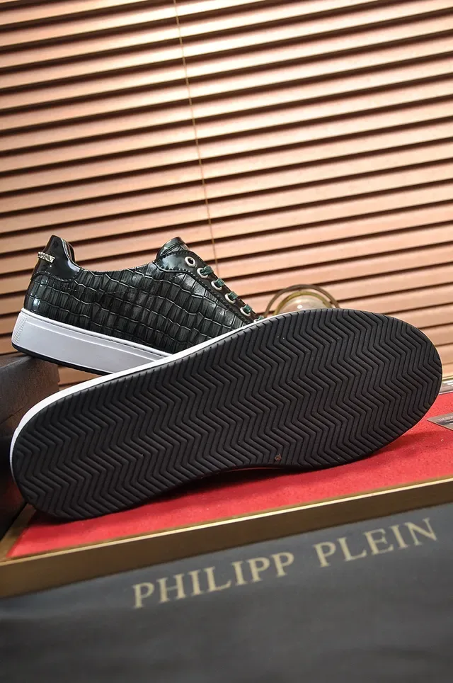 Philipp Plein Noir Blanc Cuir Crocodile Embossé Plaque Monogramme Métallique Sneakers Lifestyle 4