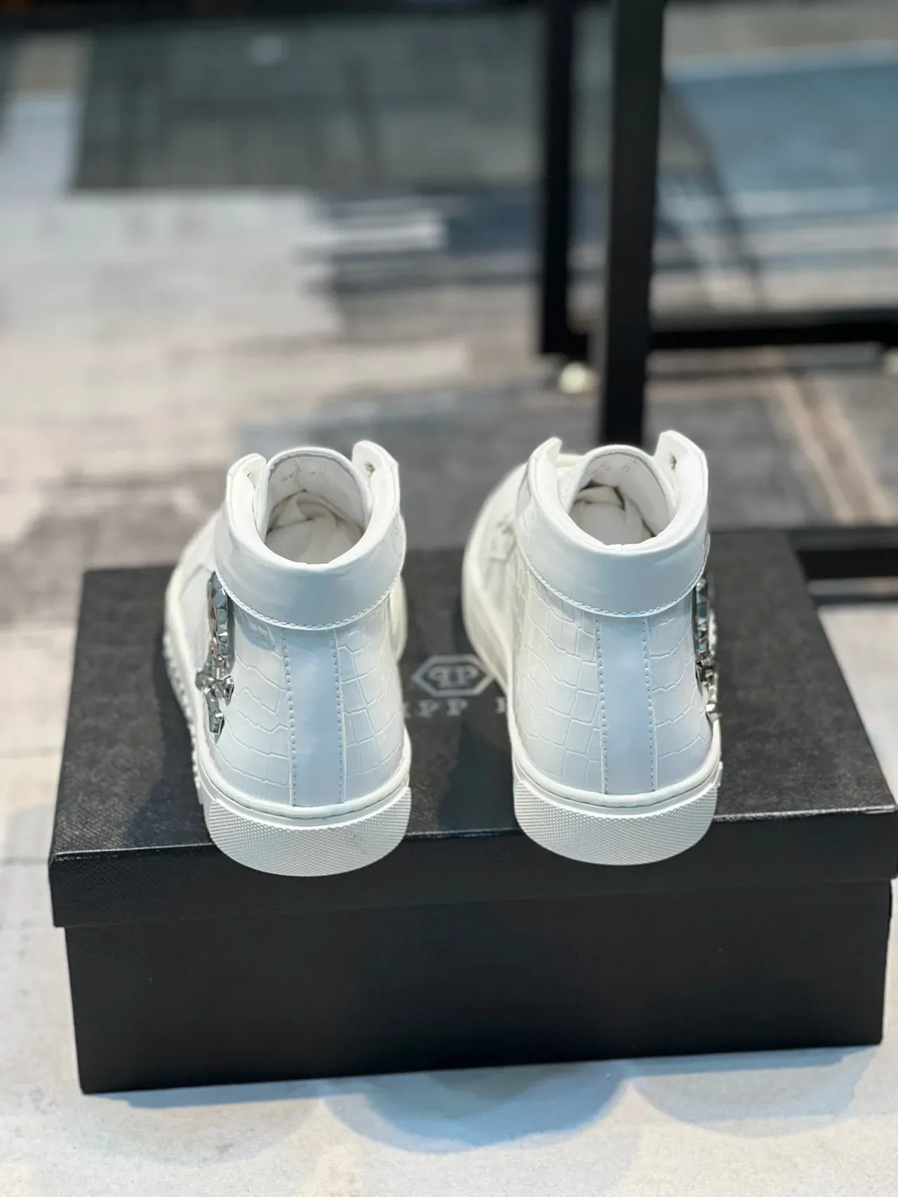 Philipp Plein Zapatillas Lifestyle Altas Blancas Plata Brillantes Patent en la Punta Lifestyle Sneakers 2