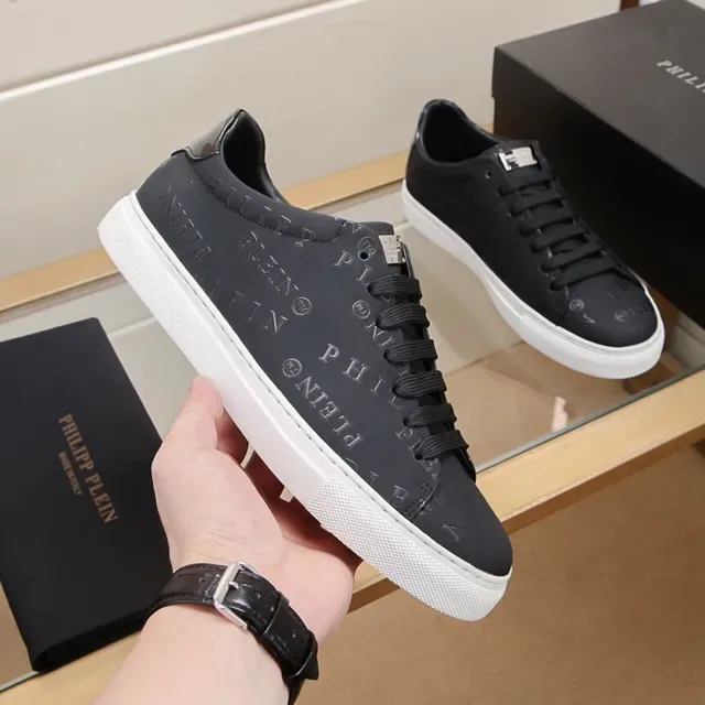 Philipp Plein Monogram-Embossado Lifestyle Sneaker Preto Branco Superior Couro Sintético Suave Acabamento Lifestyle Sneakers 4