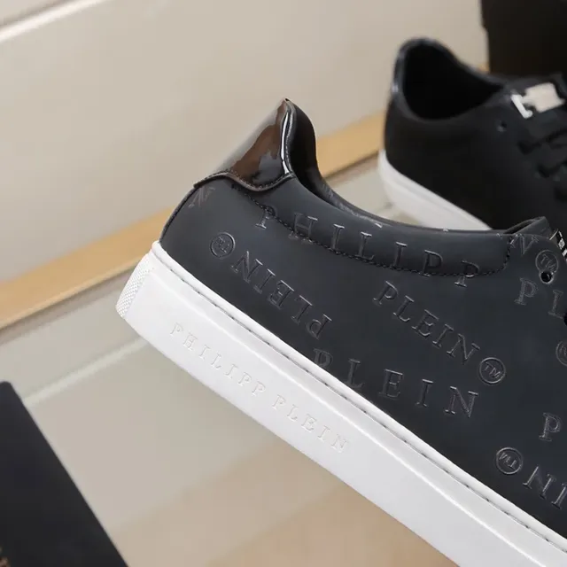 Philipp Plein Monogram-Embossado Lifestyle Sneaker Preto Branco Superior Couro Sintético Suave Acabamento Lifestyle Sneakers 7