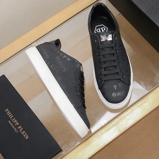 Philipp Plein Monogram-Embossado Lifestyle Sneaker Preto Branco Superior Couro Sintético Suave Acabamento Lifestyle Sneakers 9
