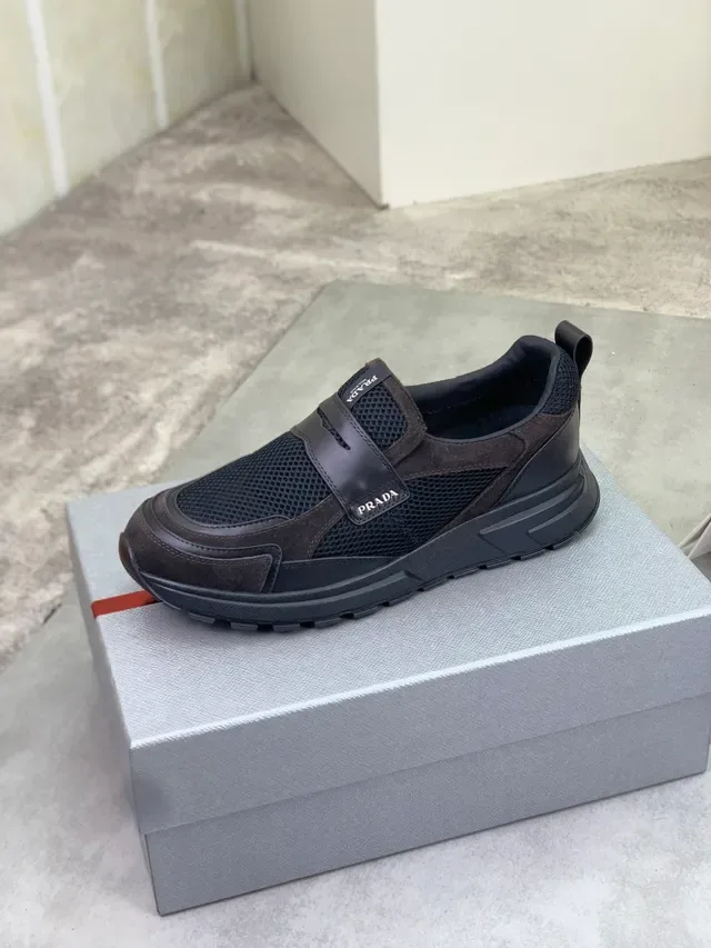 Prada Tênis Lifestyle Preto e Marrom Camurça e Malha Parte Superior Fecho Alça Logo 5
