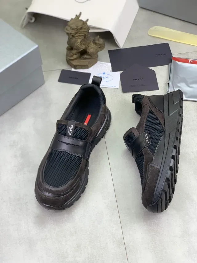 Prada Tênis Lifestyle Preto e Marrom Camurça e Malha Parte Superior Fecho Alça Logo 6
