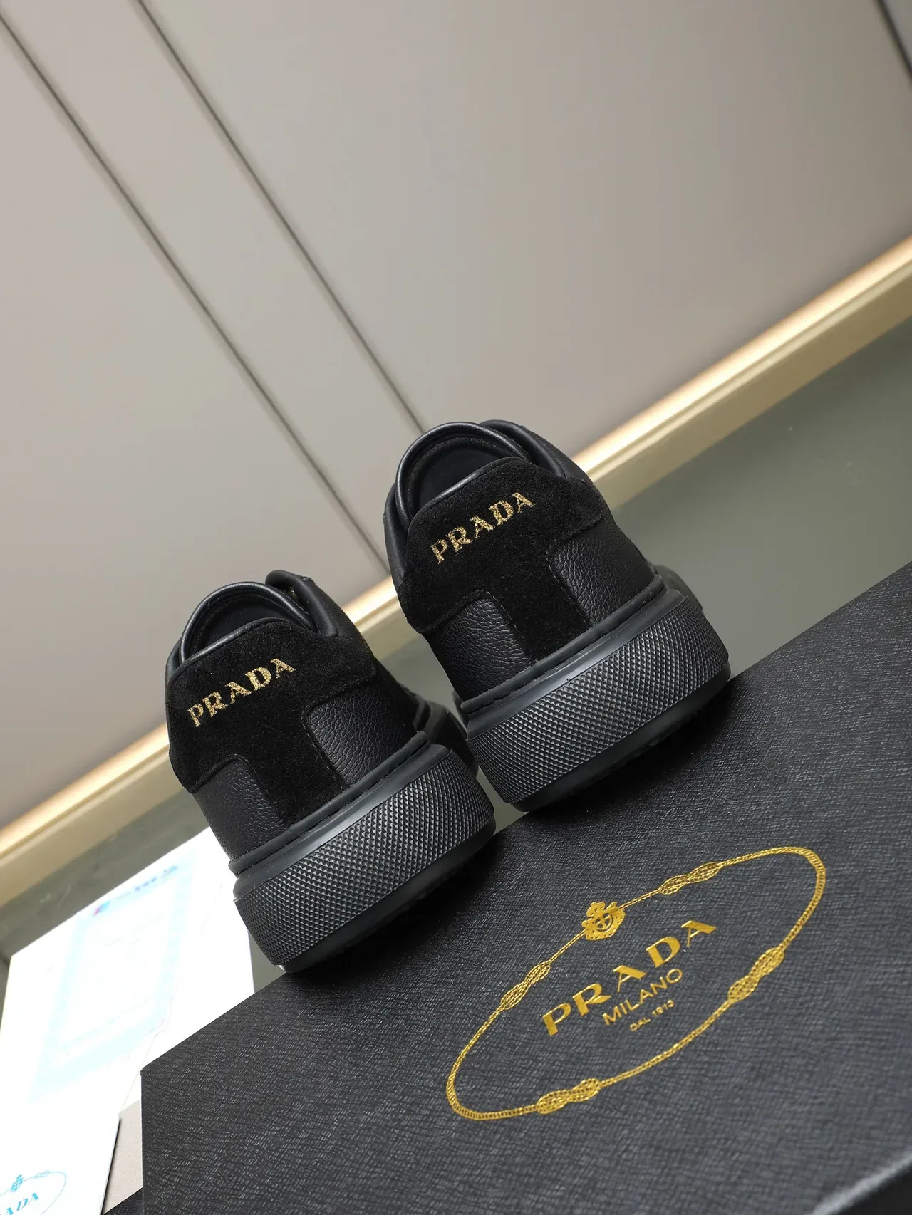 Prada Noir et Or Cuir et Daim Panneau Rayé Lifestyle Sneakers 4
