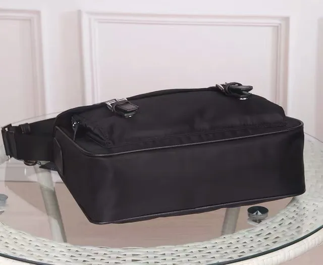 Prada Sac messager noir structuré en nylon avec double boucle 7