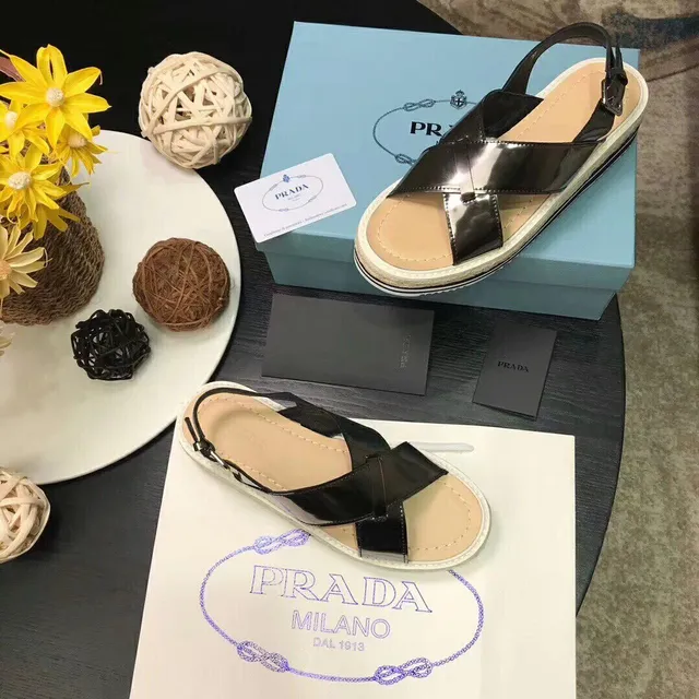 Prada Cloudbust أسود بيج جلوسي جلد لامع شريط متقاطع كاجوال صنادل 4