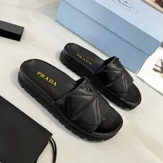 Prada Cloudbust 黑色绗缝皮革平台拖鞋
