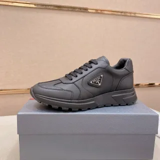 Prada Cloudbust 单色黑色皮革生活方式运动鞋