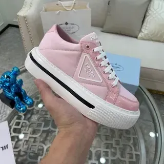 Prada Cloudbust गुलाबी प्लेटफॉर्म जीवनशैली स्नीकर