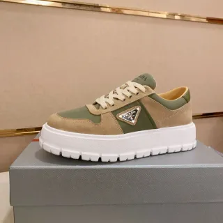 Prada Cloudbust दो टोन ऑलिव और बीज लाइफस्टाइल स्नीकर