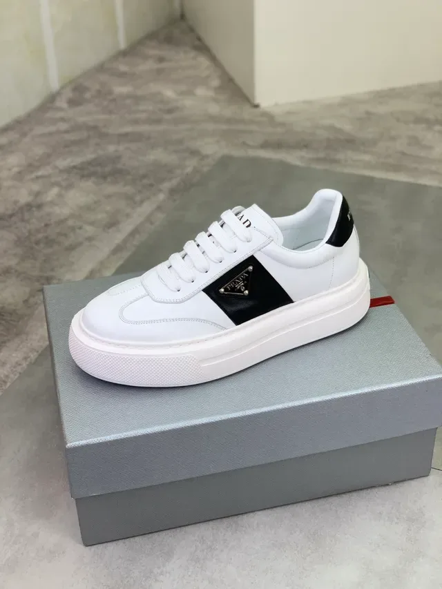 Prada Cloudbust Sneakers Blancs et Noirs Lifestyle 4