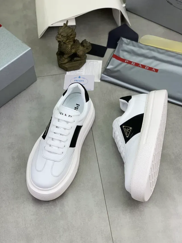 Prada Cloudbust Sneakers Blancs et Noirs Lifestyle 5