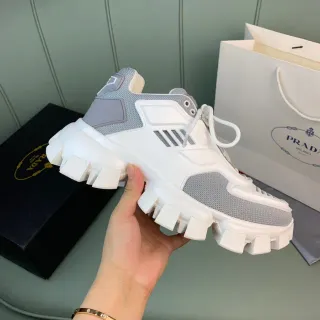 Prada Cloudbust सफेद और ग्रे चंकी स्नीकर्स