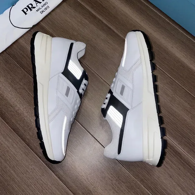 Prada Cloudbust blancas negras reflectantes zapatillas lifestyle 5
