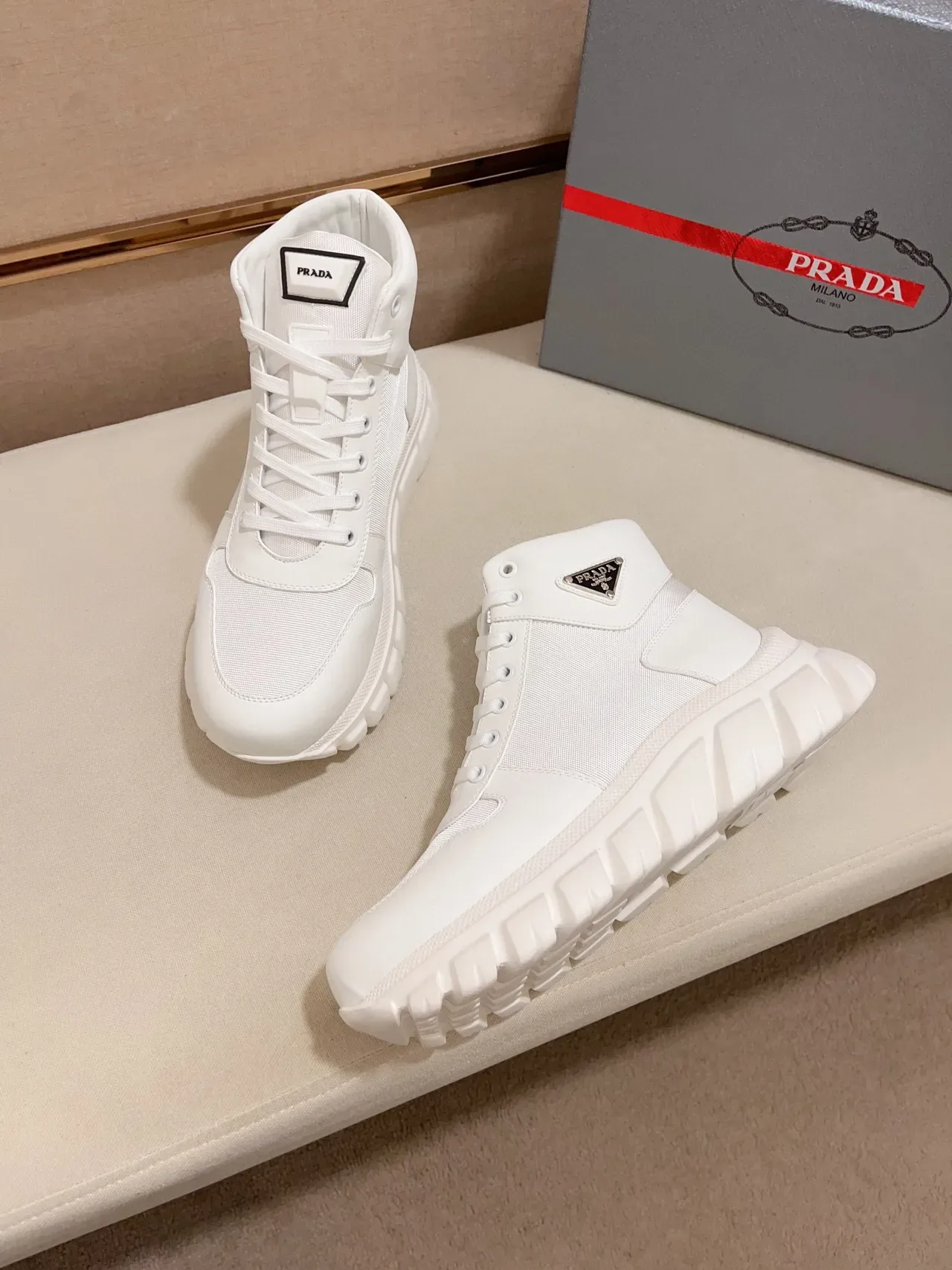 Prada Cloudbust সাদা উঁচু টপ চাঙ্কি স্নিকার 4
