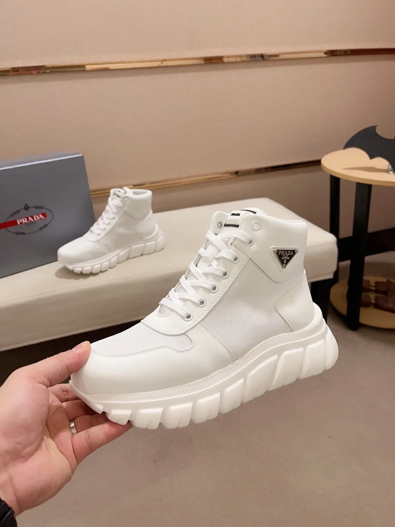 Prada Cloudbust সাদা উঁচু টপ চাঙ্কি স্নিকার 8