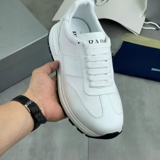 Prada Cloudbust सफेद चमड़ा जीवनशैली स्नीकर