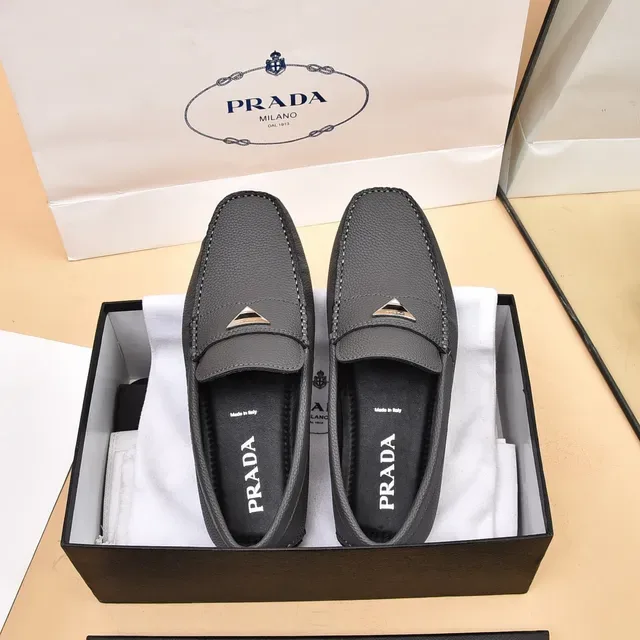 Prada Gray Black Pebbled Leather Moc-Toe Loafer 9