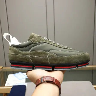 Prada ओलिव ग्रीन सूड और नायलॉन पैनल्ड लाइफस्टाइल स्नीकर