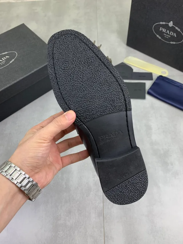 Prada Penny Loafer Mocasines de cuero negro 2