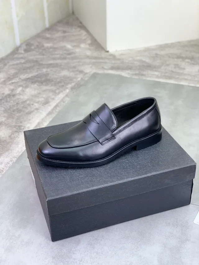 Prada Penny Loafer Mocasines de cuero negro 4