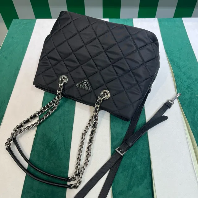 Prada 绗缝托特黑色银色钻石缝制链条和皮革双把手托特包 3