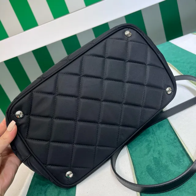 Prada 绗缝托特黑色银色钻石缝制链条和皮革双把手托特包 6