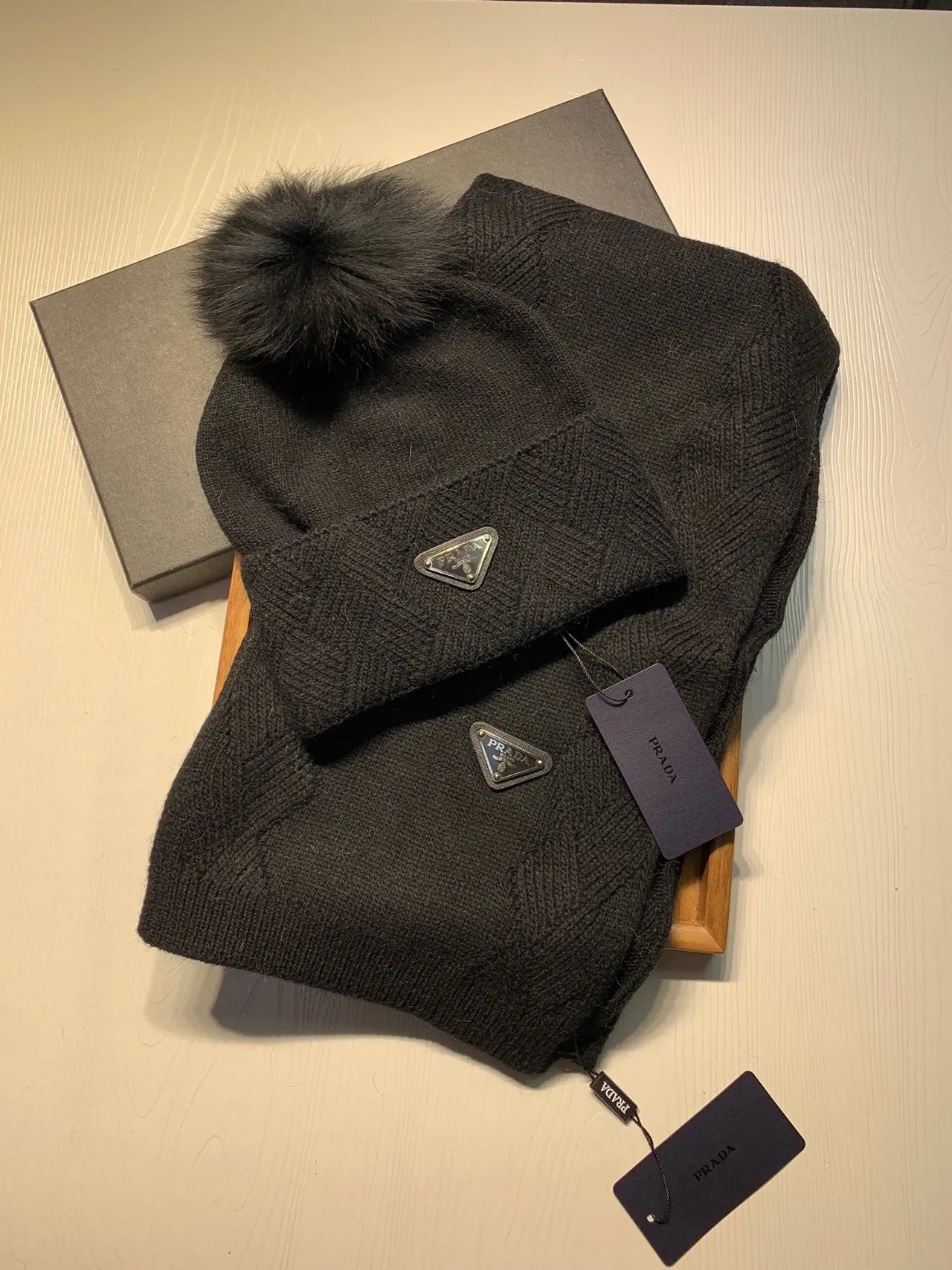 برادا أحمر أبيض Herringbone Knit Folded Cuff Beanie 2