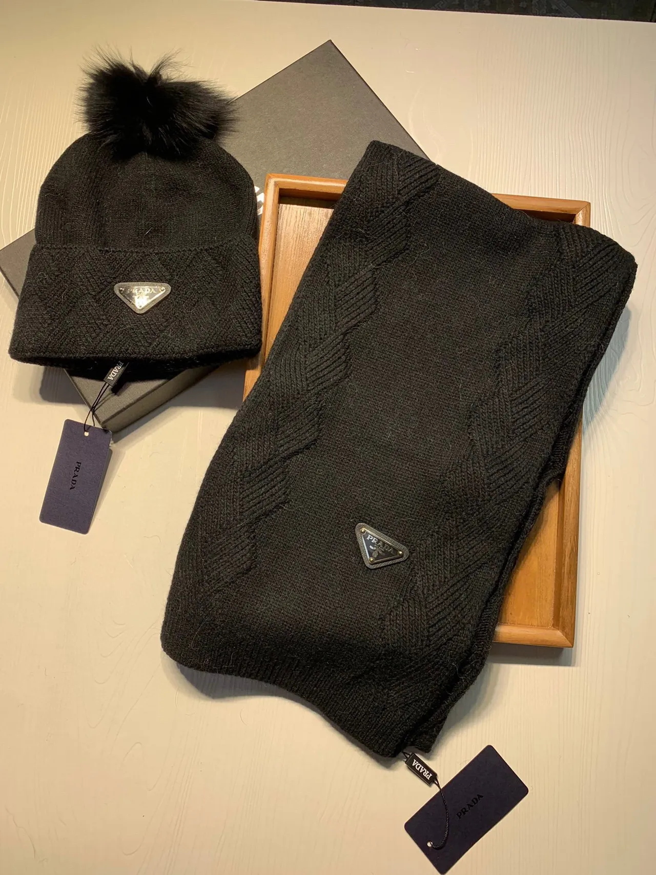 برادا أحمر أبيض Herringbone Knit Folded Cuff Beanie 3