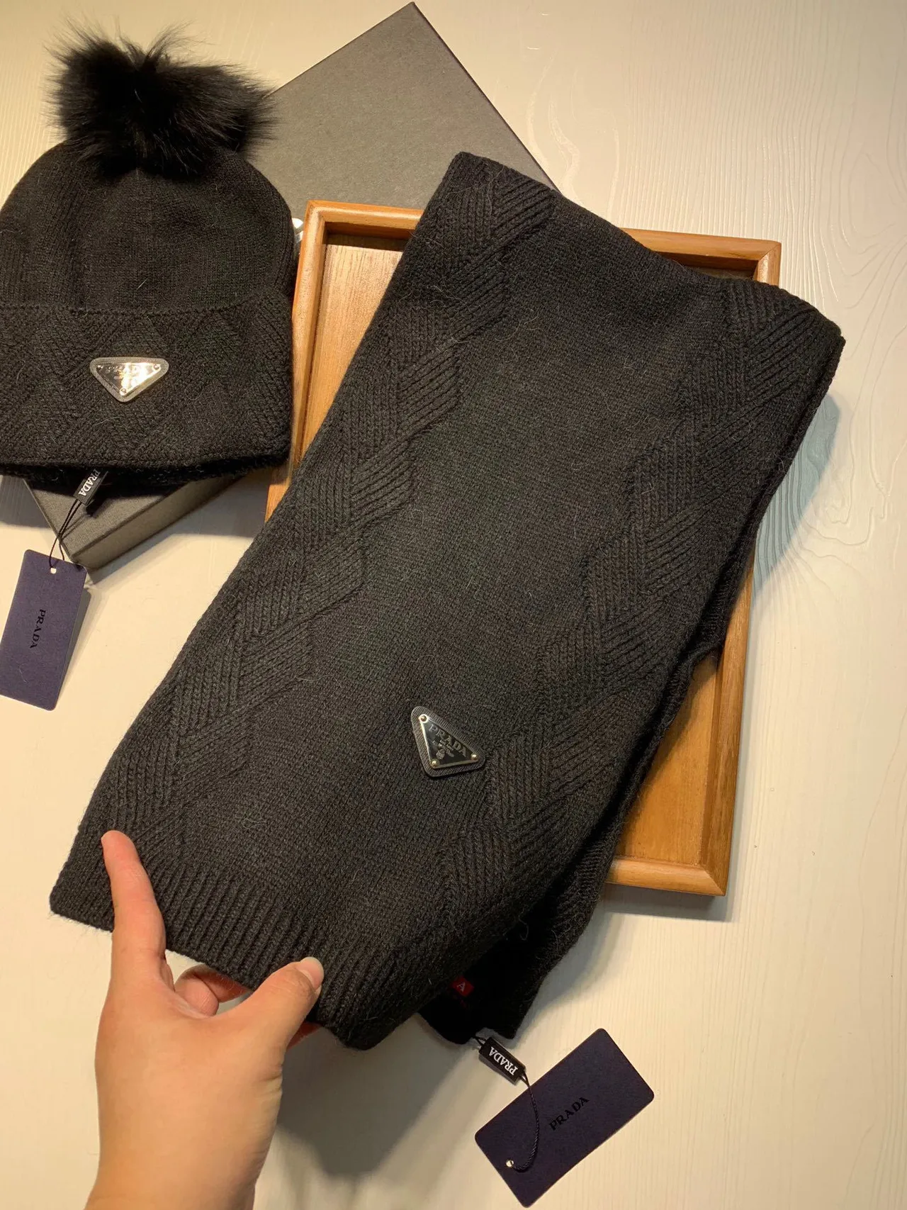 برادا أحمر أبيض Herringbone Knit Folded Cuff Beanie 4