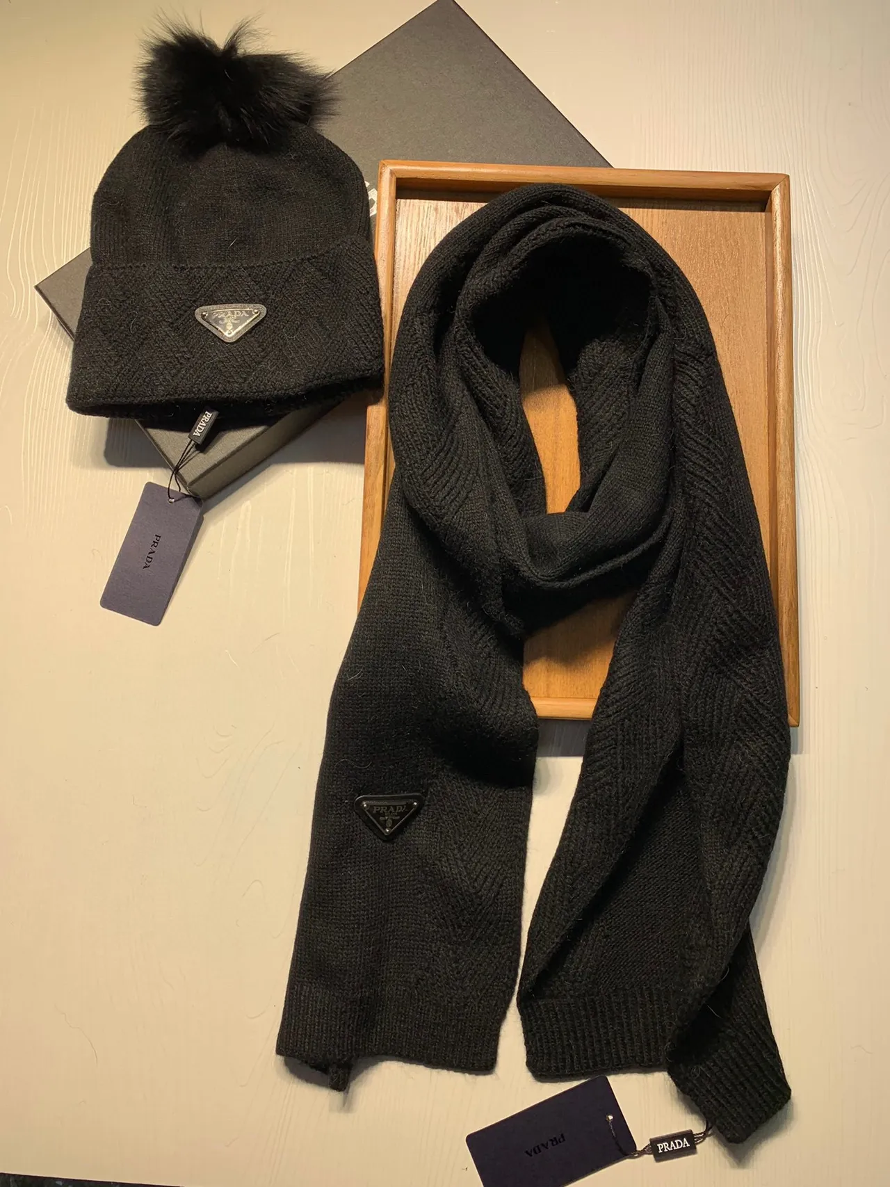 برادا أحمر أبيض Herringbone Knit Folded Cuff Beanie 6